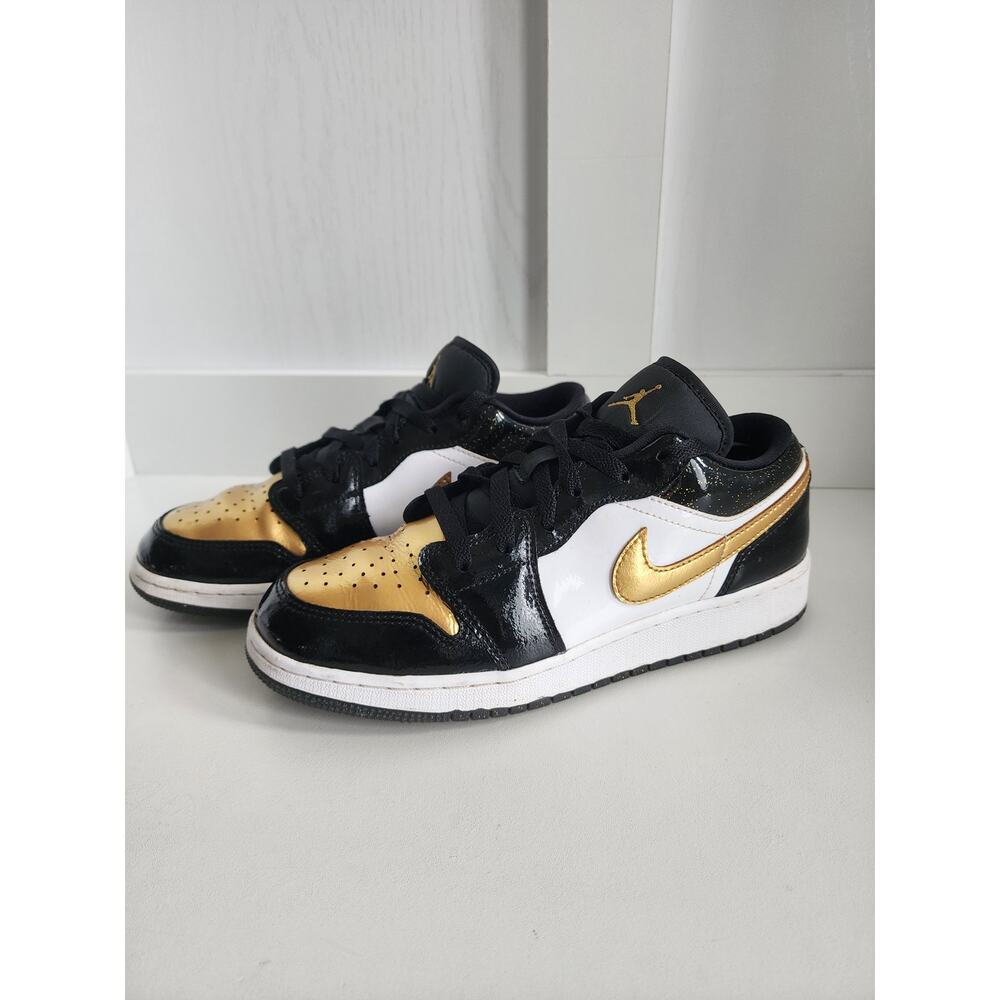 Nike Air Jordan 1 Low Gold Toe GS 6.5 youth / women 8 Black Gold Glitter
